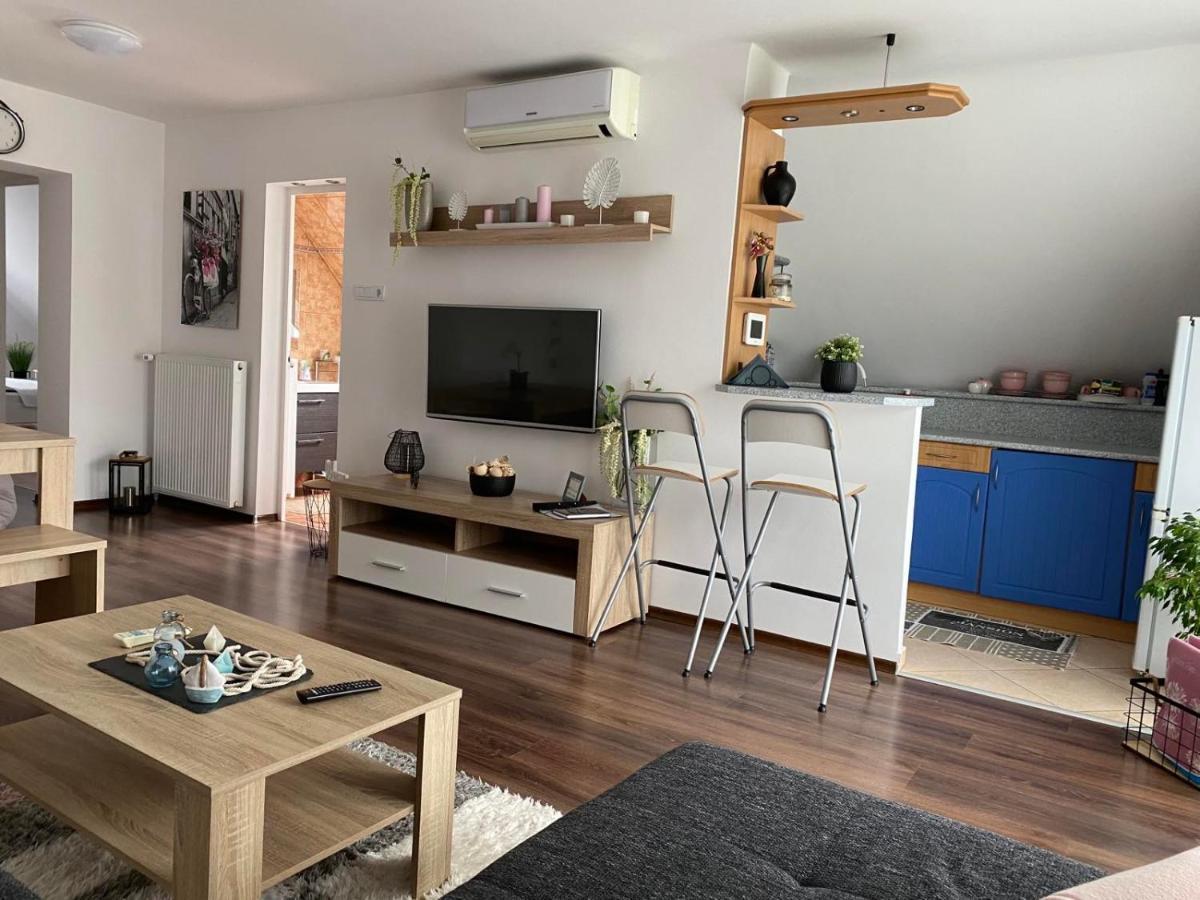 Munkacsy Apartmanok Балатонфеньвеш Екстер'єр фото