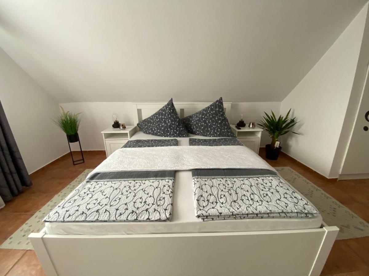 Munkacsy Apartmanok Балатонфеньвеш Екстер'єр фото