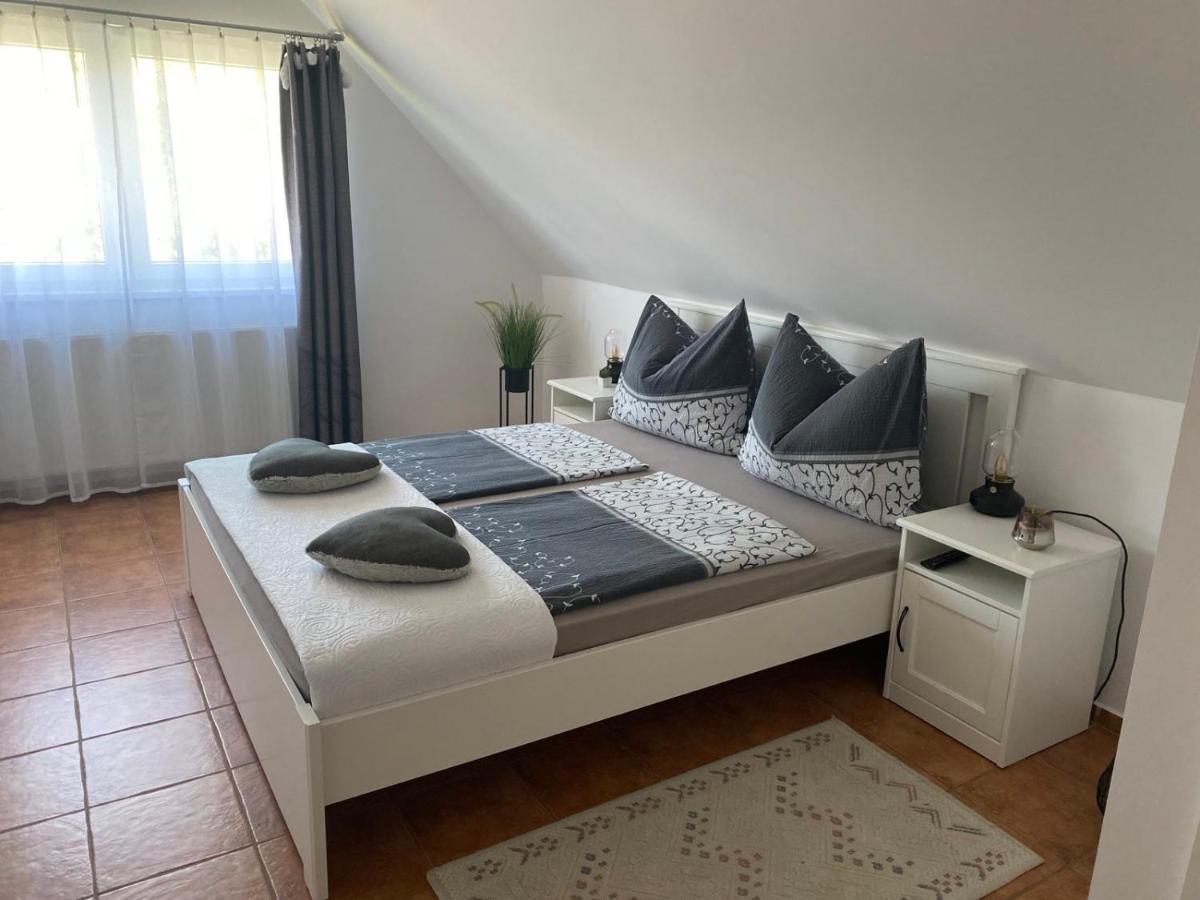 Munkacsy Apartmanok Балатонфеньвеш Екстер'єр фото