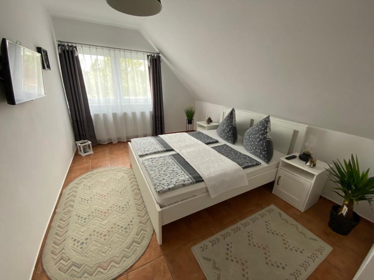 Munkacsy Apartmanok Балатонфеньвеш Екстер'єр фото